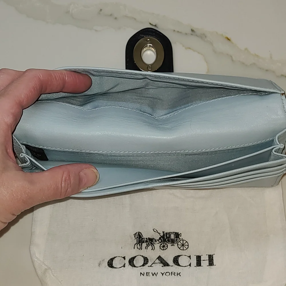 Coach Turnlock Black and White Women's Wallet EUC